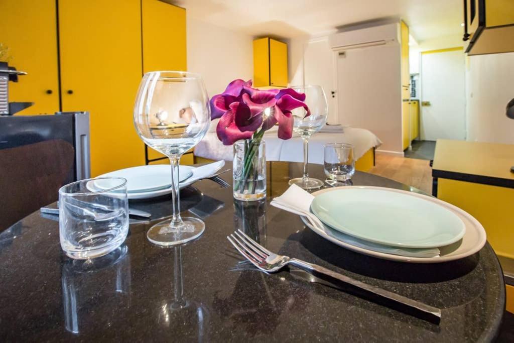 Charming Le Marais Retro Apartment ปารีส ภายนอก รูปภาพ